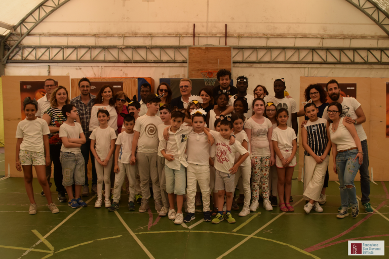 “Il brutto anatroccolo”, performance teatrale