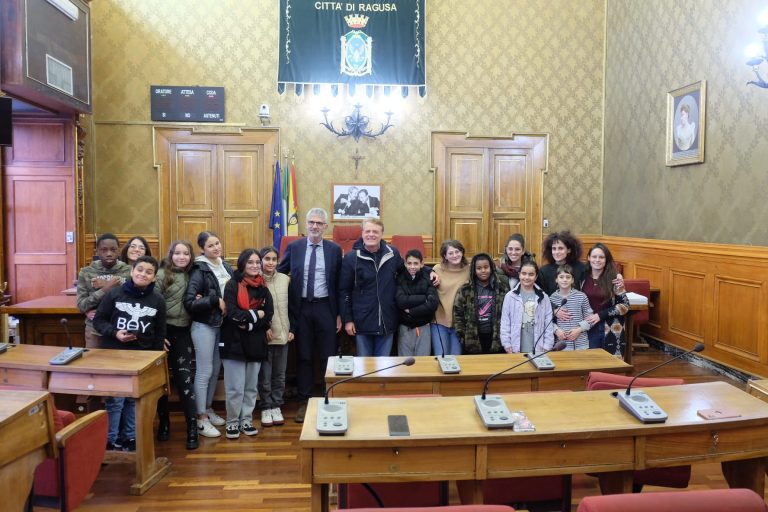 I ragazzi di “Saper sognare Mano nella mano” incontrano il sindaco Peppe Cassì